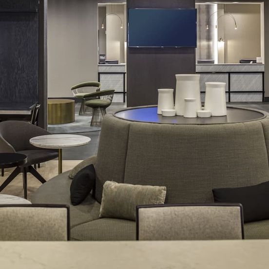 DoubleTree by Hilton Boston Logan Airport Chelsea image 1