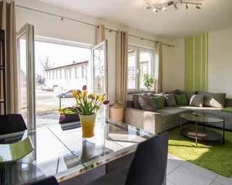 Ferienwohnung mit Sauna im Leipziger Süden - Leipzig - Living room