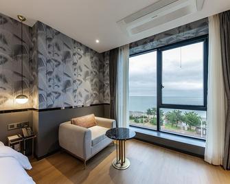 Jeongja Beach Brown Dot - Ulsan - Sala de estar