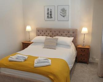 Large modern self contained apartment in Lymington - Lymington - Bedroom