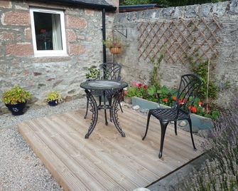 A 'Home from Home' to explore and enjoy the beautiful North East of Scotland. - Alford - Patio