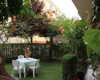 B&B Macalube Aragona - Aragona - Patio