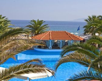 โรงแรม Assa Maris Beach - Pyrgadikia - สระว่ายน้ำ