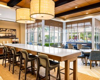 هامبتون إن آند سويتس سان خوان - سان جوان - بار