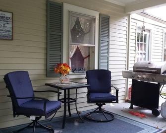 Bennington Guest Farm - Bennington - Patio