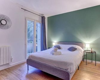 Appartement Rénové en Plein Centre Ville ! A Quelques Minutes de la Gare - Montigny-le-Bretonneux - Schlafzimmer