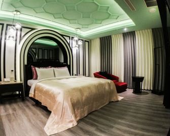 Song Xia Motel - Taichung City - Κρεβατοκάμαρα