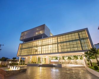 Paragon Grand Resort - Pattaya - Building