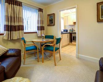 Cedars Apartment - Dunoon - Dining room