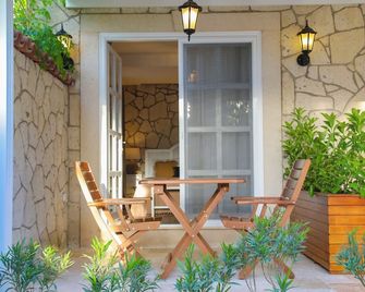 Alacati Balbadem Hotel - Alacati - Patio