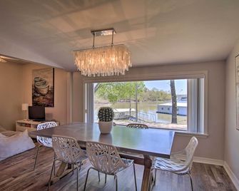 Dock & Grand Lake Access! Idyllic Afton Getaway - Afton - Dining room