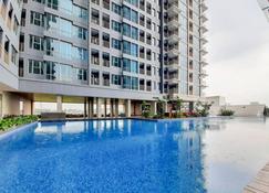 Nice And Cozy 1Br At Tamansari Iswara Apartment - Bekasi - Pool