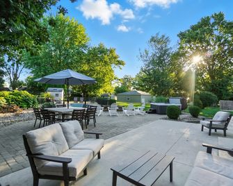 Spacious Family Gem Near Lake & State Park with Pool and Hot Tub - Celina - Patio