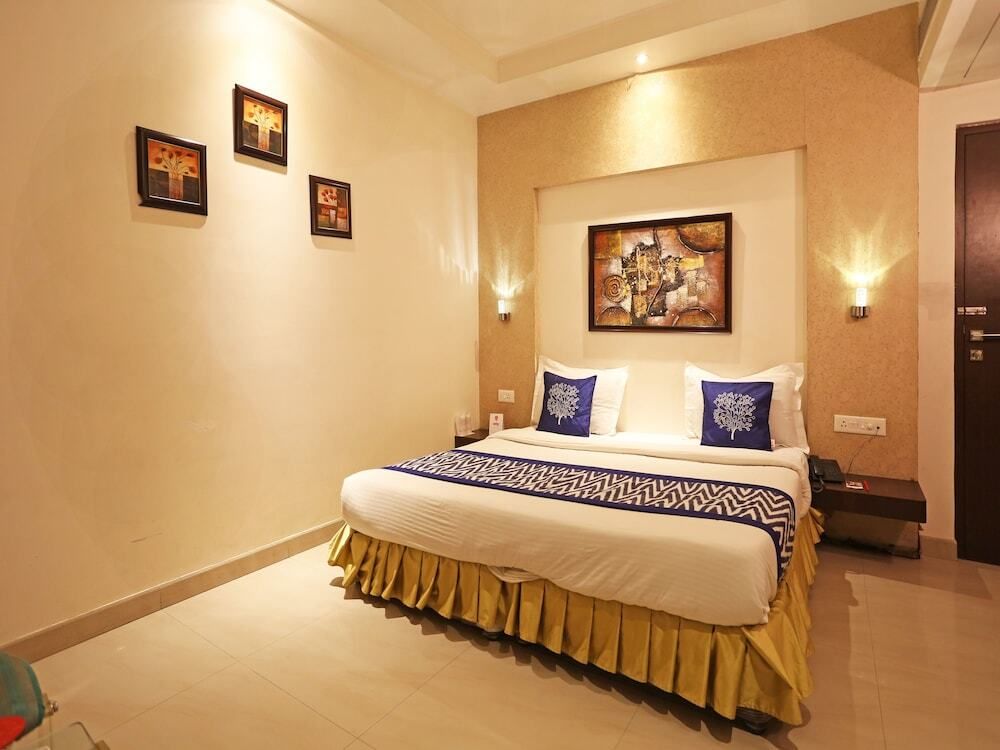 Oyo 4732 D Grand - Bareilly - Bedroom