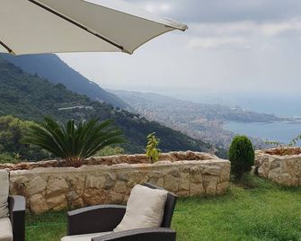 Heaven On Earth Apartment - Deïr Chamra - Balcony