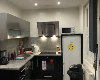 Maisonnette + garden Near Enghien les Bains Casino and racetrack - Eaubonne - Cuisine