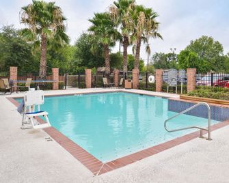 Holiday Inn Express & Suites San Antonio South By IHG - San Antonio - Bể bơi