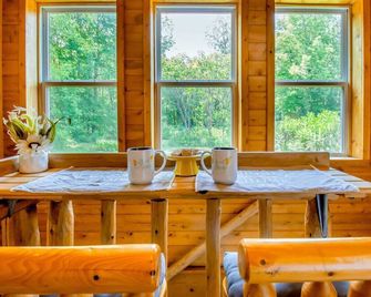 Lakewood Log cabin with ATV access close to town - Lakewood - Dining room