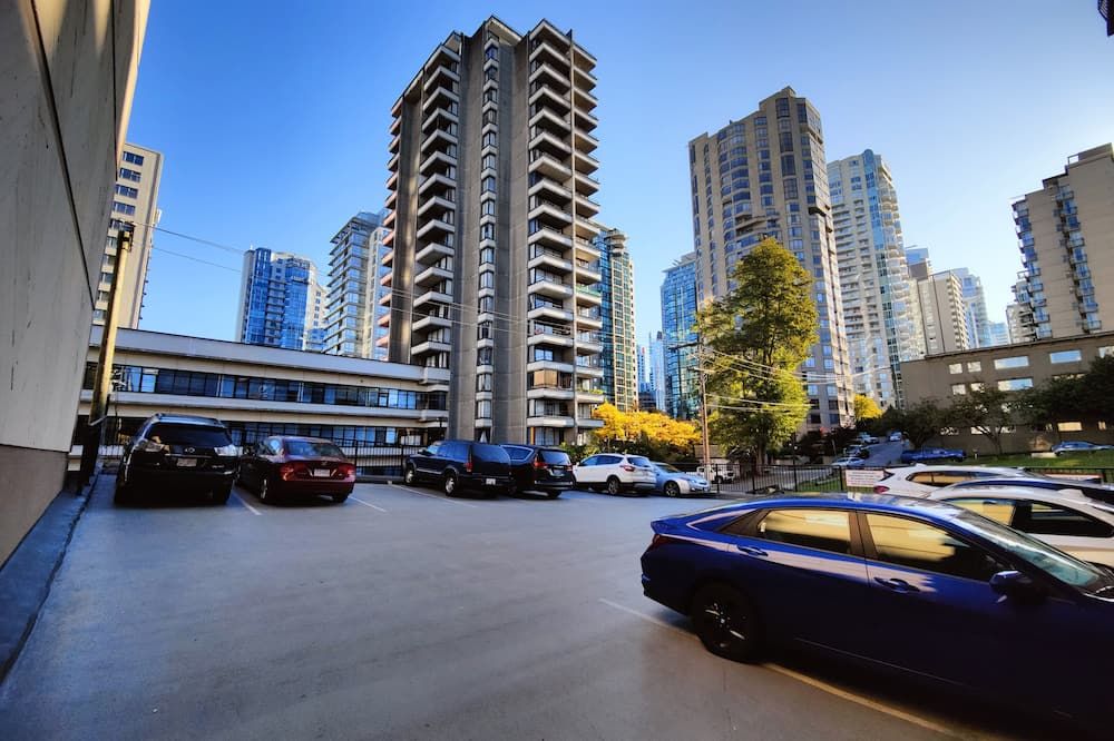 Divya Sutra Suites on Robson Downtown Vancouver thumbnail 3