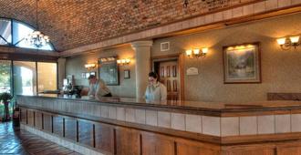 MCM Elegante Suites Abilene - Abilene - Front desk