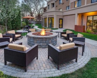 Courtyard by Marriott Providence Warwick - Warwick - Patio