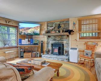 Fire Pit, Grill, and Views Cashiers Getaway! - Cashiers - Living room