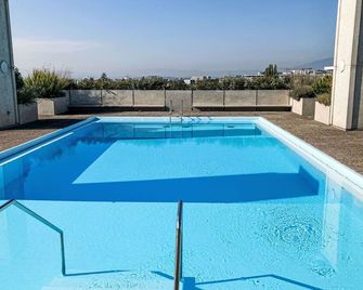Résidence Ciomal by Interhome - Genève - Piscine