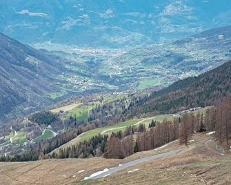 The Casa dei Cervi is a new structure, surrounded by nature. - Doues - Vista del exterior