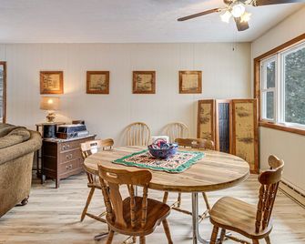 Bigfork Cabin on Long Lake By Trails & Restaurant! - Bigfork - Dining room
