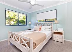 Bella Mare Beachside Apartments - Coolangatta - Спальня