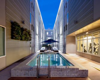 Homewood Suites by Hilton New Orleans French Quarter - Nova Orleans - Piscina