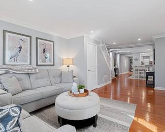 4 min walk from historic downtown Havre de Grace restaurants, shoppin, nightlife - Havre de Grace - Living room