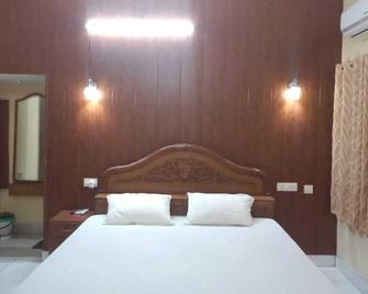 5 Minutes To The Jay Prabha Medanta Hospital ! Family-Sized Room - Patna - Bedroom
