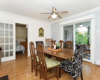 LE Sauna - Beautiful Cottage for Rent in Bowman - Denholm - Comedor