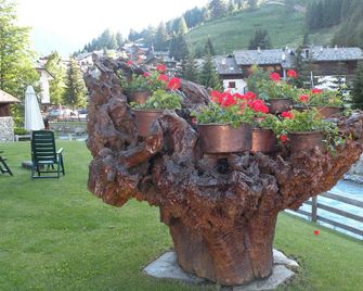 Hotel Bellevue - Champoluc - Vista del exterior