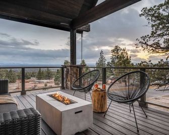 Starview at Brasada Ranch Resort by Avantstay Stunning Home w/ Hottub & Close To World Class Golf! - Powell Butte - Balkon