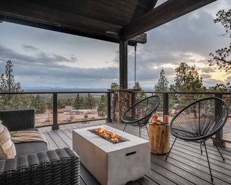 Starview at Brasada Ranch Resort by Avantstay Stunning Home w/ Hottub & Close To World Class Golf! - Powell Butte - Balkon