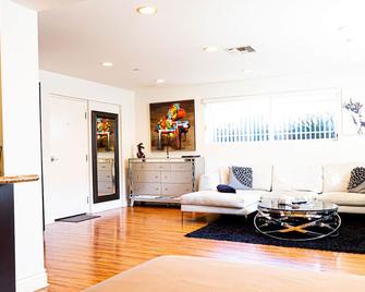 Luxury Beverly Hills Apartment - Los Angeles - Living room