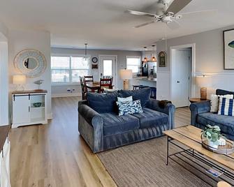 Sea Paradise Cottage - Topsail Beach - Sala de estar