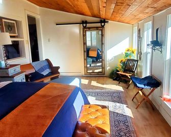 Quirky Country Charmer - McDade - Living room