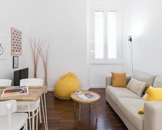 Italianway - Jacopo dal Verme 4 - Milan - Living room