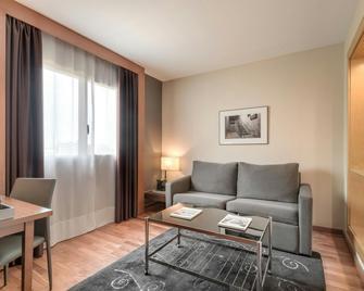 AC Hotel by Marriott Sevilla Forum - Seville - Living room
