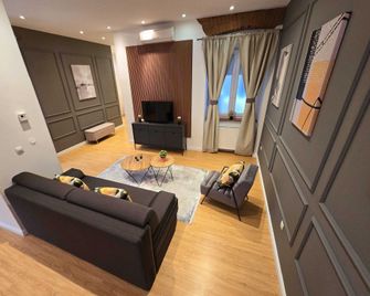 Tesla Boutique Apartments & Rooms - Zagreb - Living room