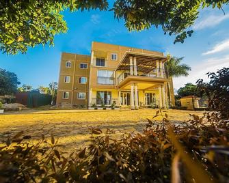 Hotel Royal Nest Entebbe - Entebbe - Edificio