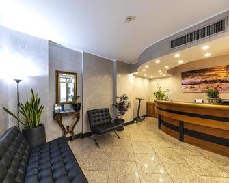 Intra Hotel - Verbania - Front desk
