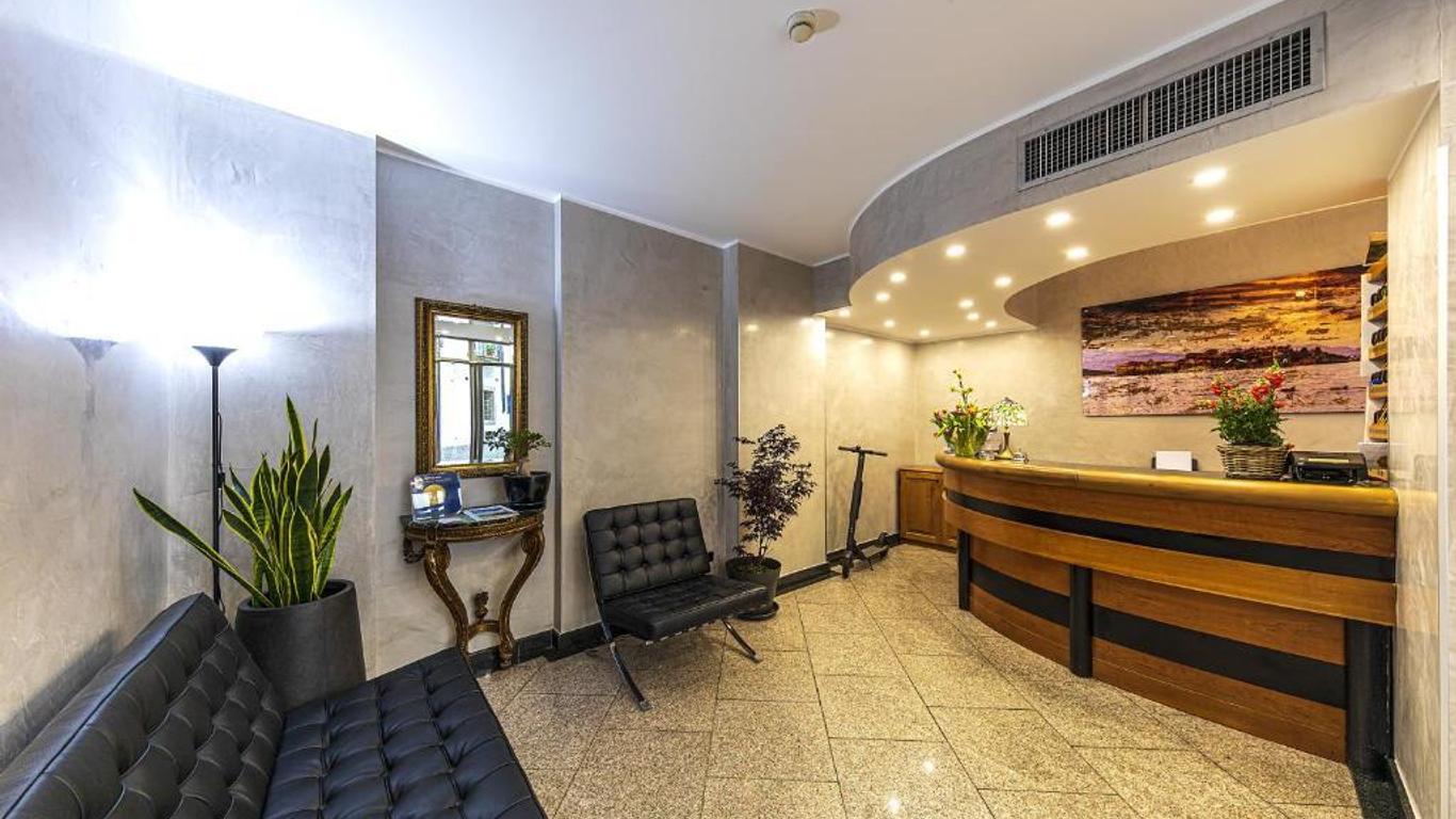 Intra Hotel