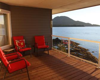 Captain Morgan's Beach House is an Upscale Waterfront Home only 4 mi to Downtown - Ketchikan - Balcony