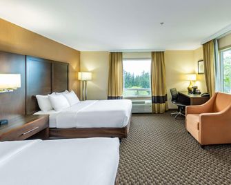 Comfort Inn & Suites - Salmon Arm - Bedroom