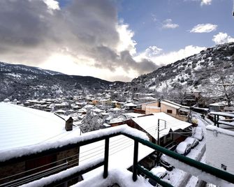 Christys Palace Hotel - פדהולאס - מרפסת