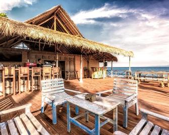 Hotel Komune and Beach Club Bali - Gianyar - Patio
